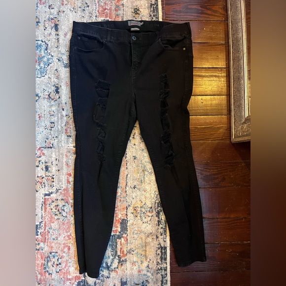 Torrid Ripped Skinny Jeans - Picture 1 of 2
